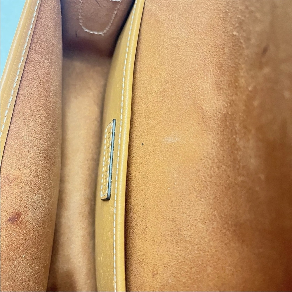 J McLaughlin Elegant Tan Leather Crossbody Bag - Picture 2 of 7